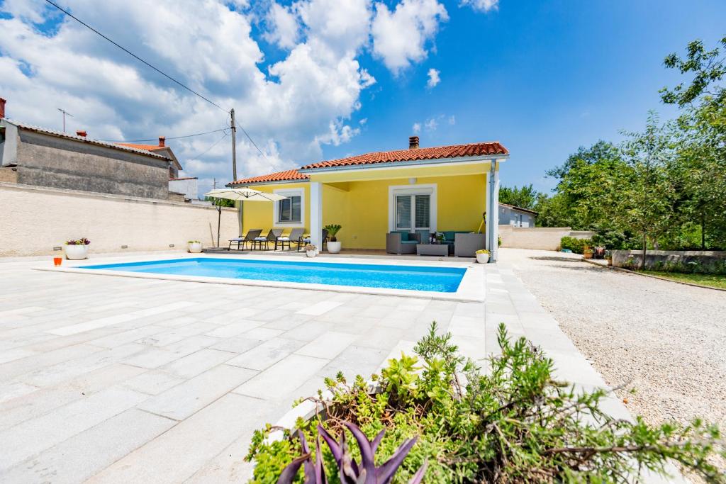 Holiday house Mary photo 1
