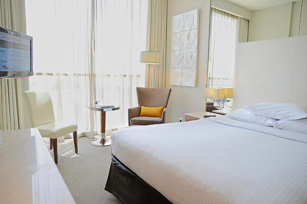 Двухместный (Номер Centro с видом на бассейн - кровать размера «queen-size»), Отель Centro Yas Island-by Rotana