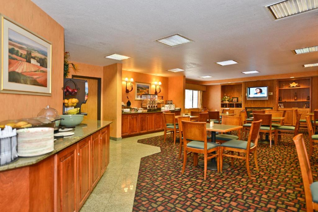 Ramada by Wyndham Kent Seattle Area photo 4