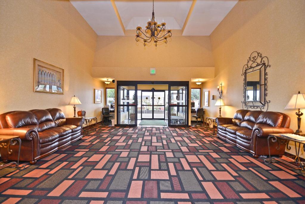 Ramada by Wyndham Kent Seattle Area photo 3