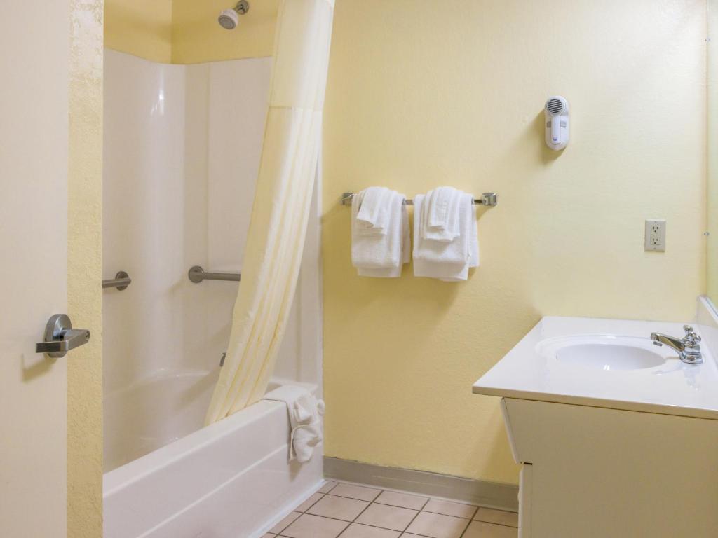 Americas Best Value Inn - Clayton photo 3