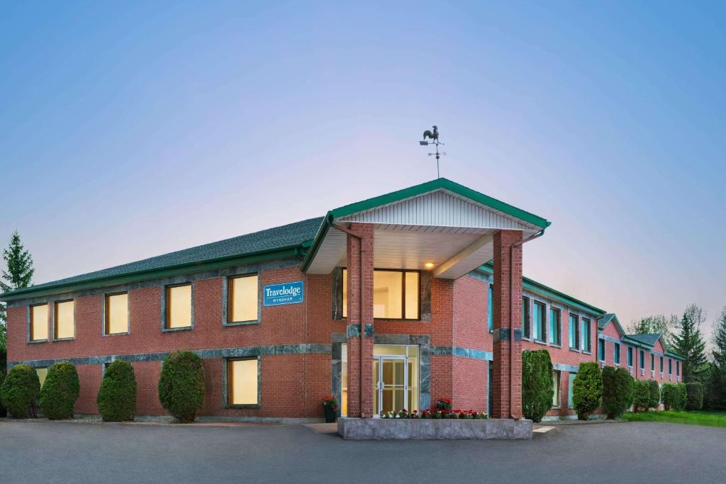 Travelodge by Wyndham Rigaud photo 1