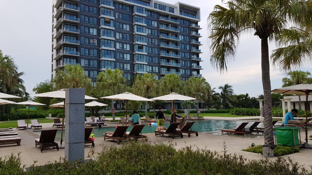 Beachview 3BR Villa with private pool