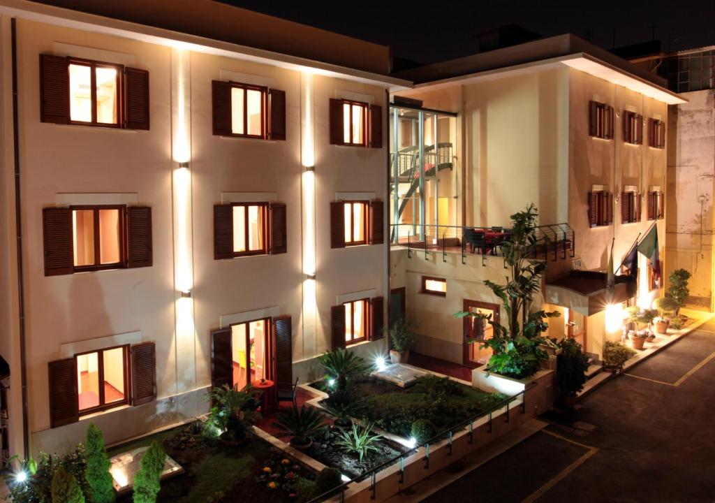 Hotel Diana photo 1