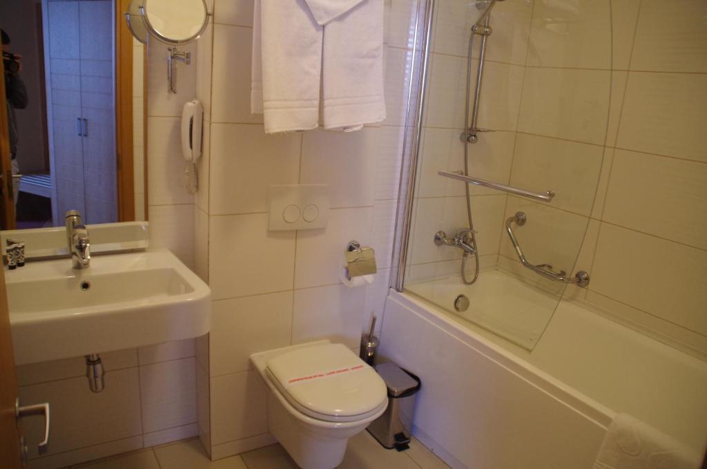 Сьюит (Люкс с кроватью размера «queen-size», гостиной и кухней), BW Premier Collection Mari Vila Hotel