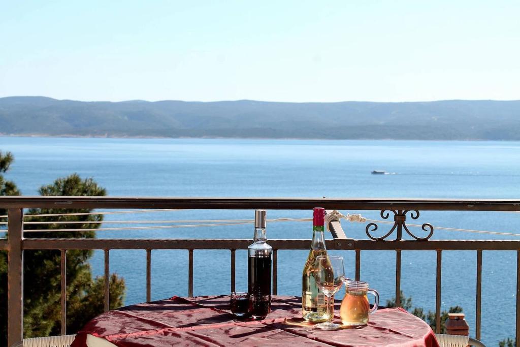 Entire home with a swimming pool for 12 in Marusici photo 4