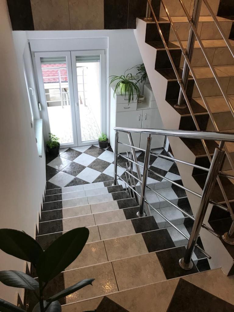 Tri šešira Ljubovija photo 2