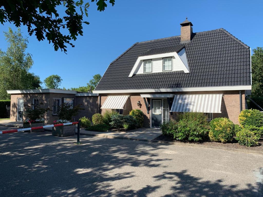 de Goede Ree Huisje 1 en 2 - No Companies