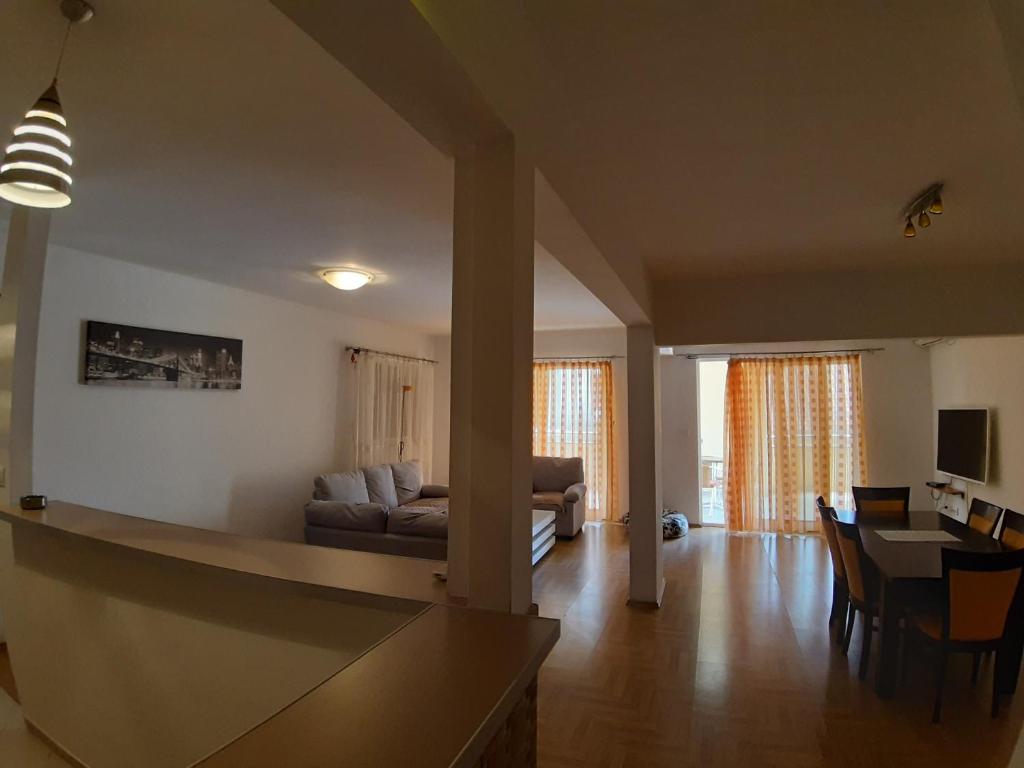 Апартаменты (Апартаменты Делюкс с 3 спальнями), Apartmani Jovan