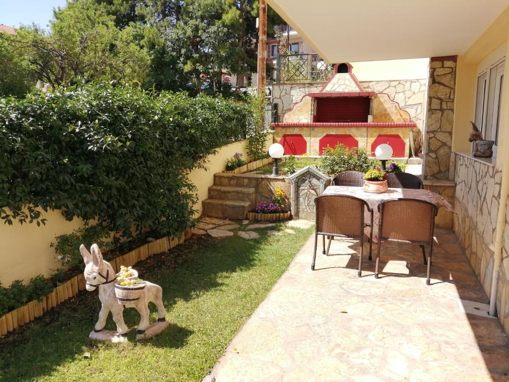 Swan's garden olympus luxury apartment photo 3