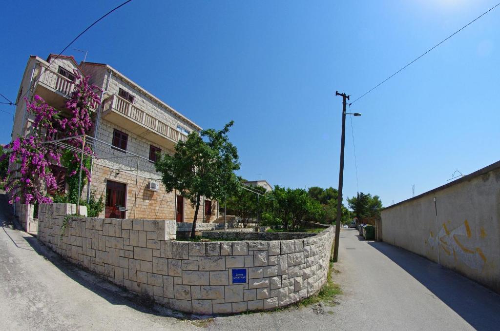 Large and charming apartment near beach with big & sunny terrace photo 1