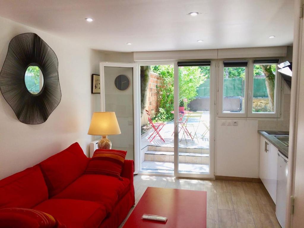 SUITE AVEC TERRASSE ET JARDIN AUX PORTES DE PARIS photo 2