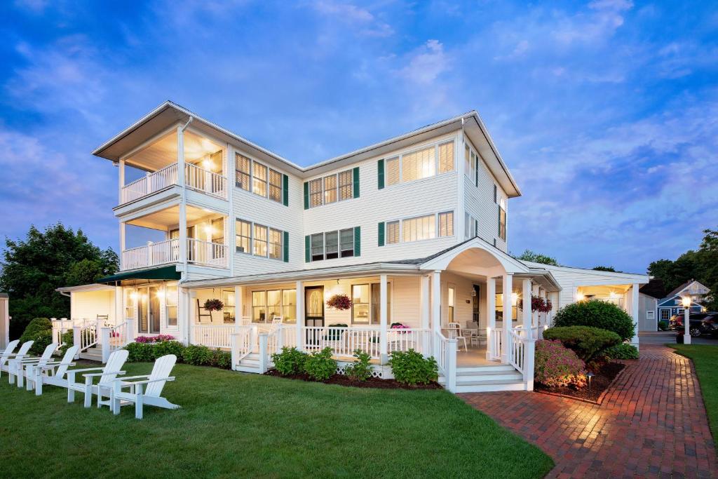 Inn at Harbor Hill Marina image