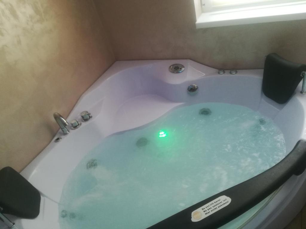 Jacuzzi Room photo 2