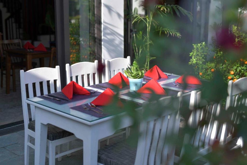 Pho Hoi Ancient Town Beauty Boutique Villa Hotel