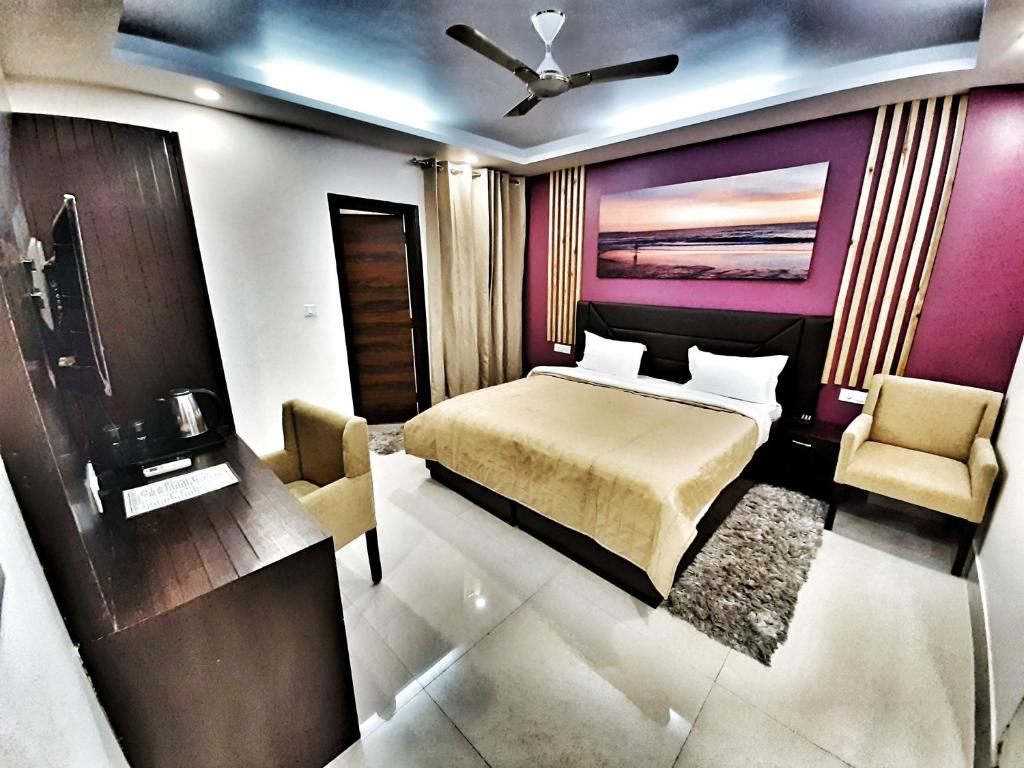 Двухместный (Улучшенный двухместный номер с 1 кроватью), Hotel Aerocity Purple Orchid