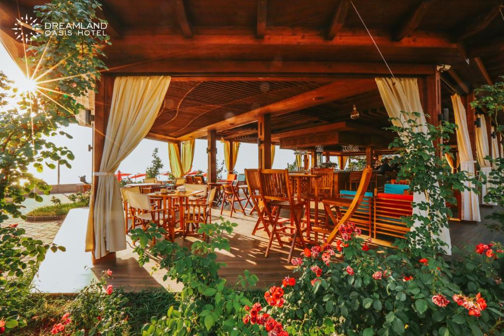 Dreamland Oasis Hotel photo 1