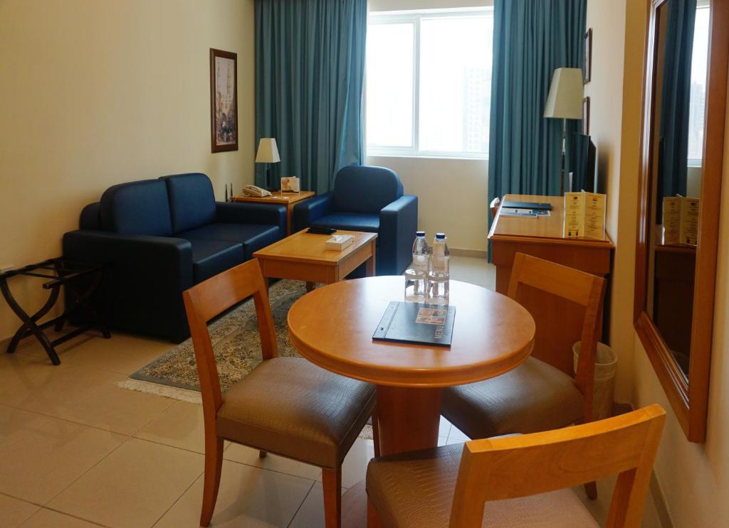 Сьюит (Полулюкс с 2 односпальными кроватями), Апарт-отель Golden Tulip Hotel Apartments