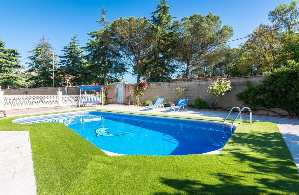 HomeHolidaysRentals Corts photo 4