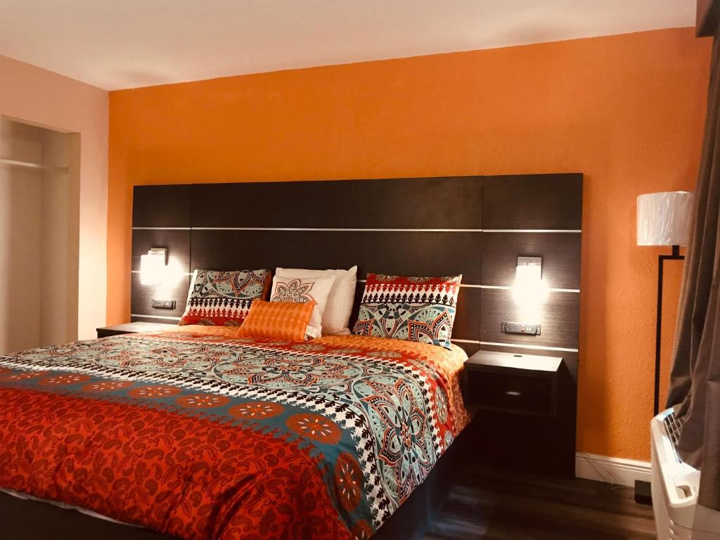 Tropical Inn & Suites image
