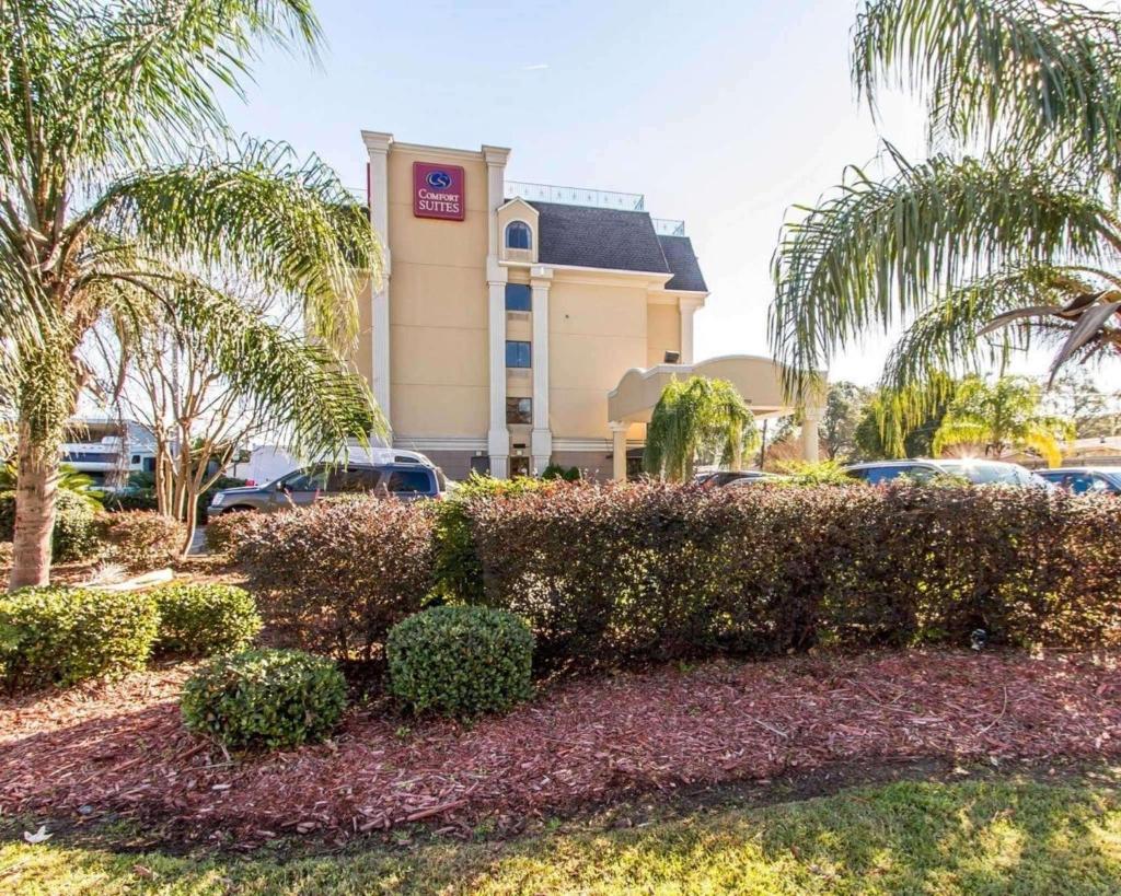 Comfort Suites Airport image