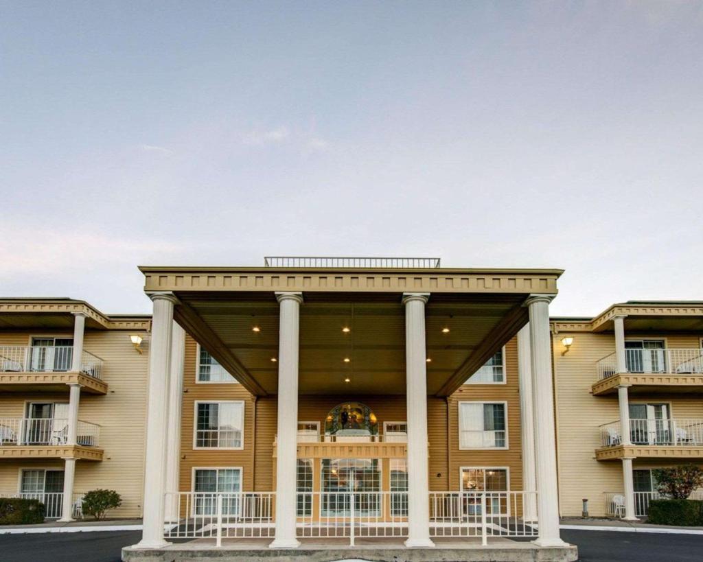 Comfort Inn Redding Near I-5 image