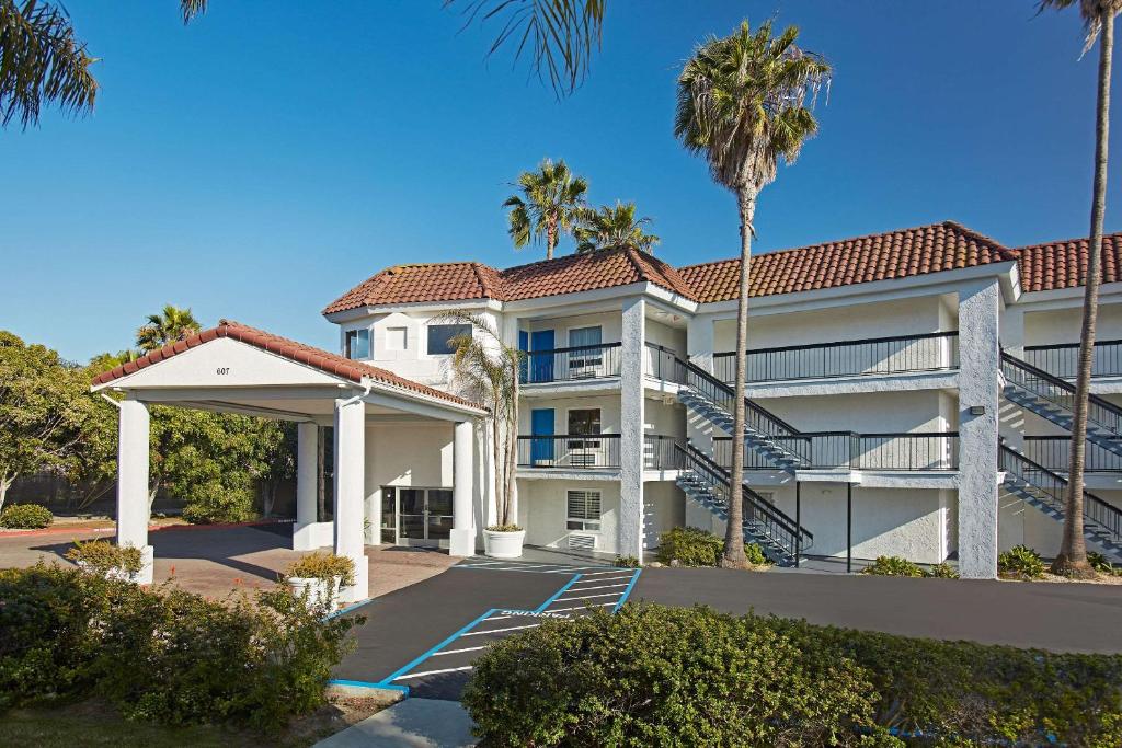 Comfort Inn Encinitas Near Legoland image