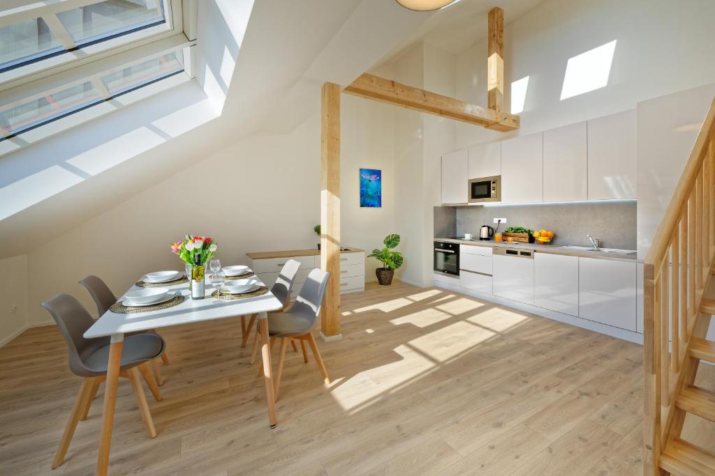 Апартаменты (Апартаменты в пентхаусе), DownTown Suites Jugoslavska