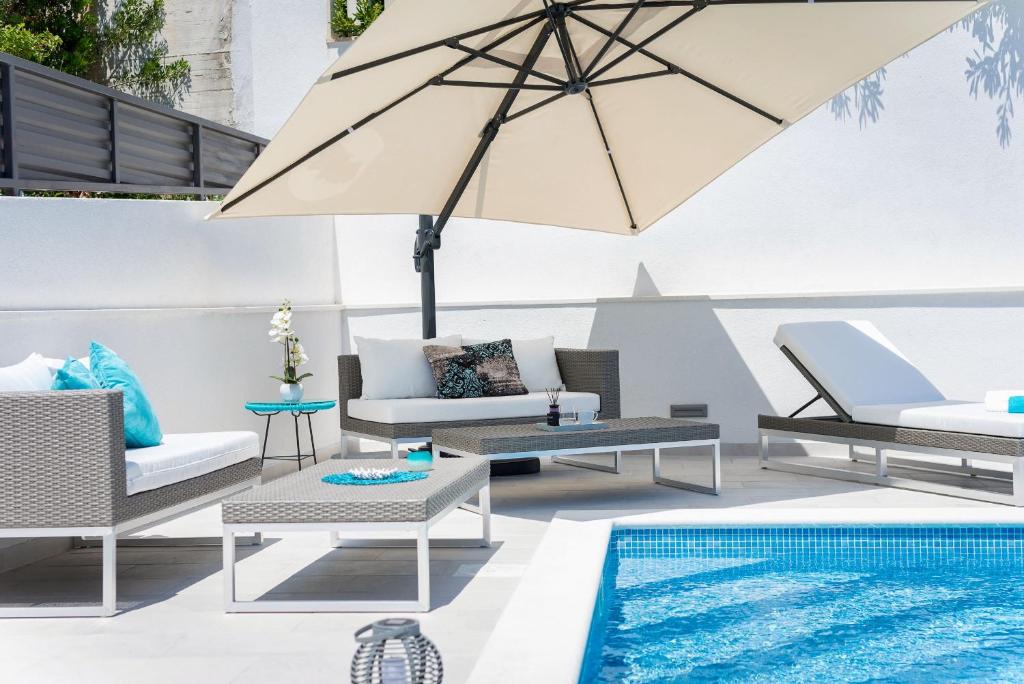 Villa Miholina - with heated swimming pool photo 3