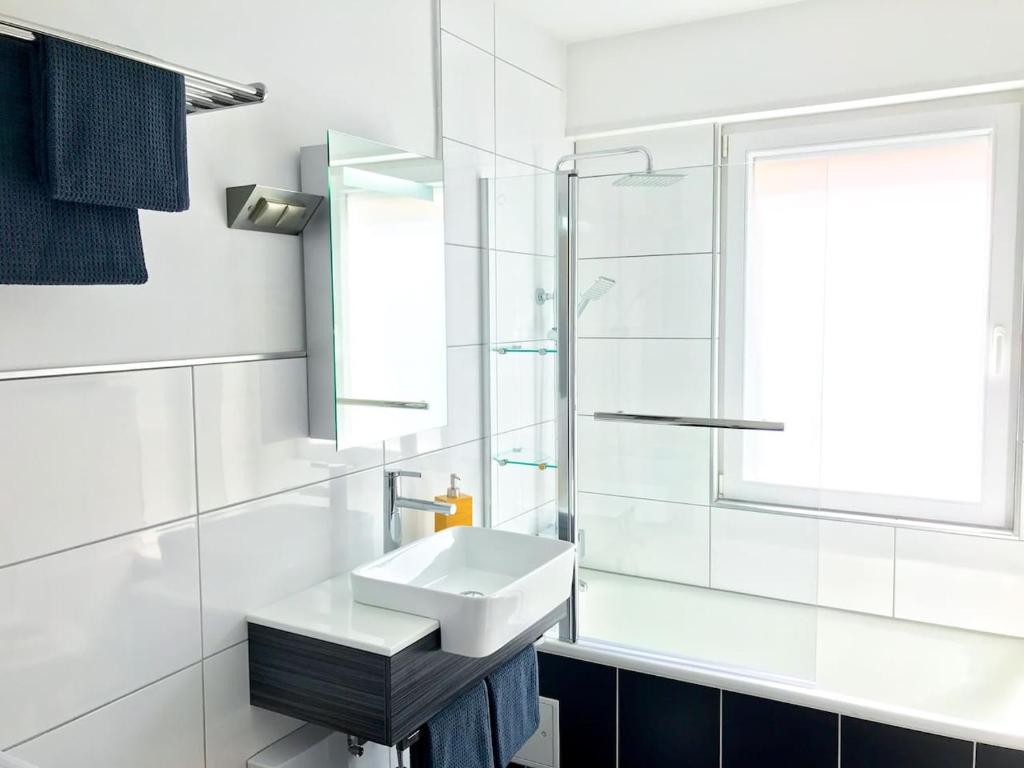 Schöne, neue Ferienwohnung am Rhein und mit Balkon photo 3