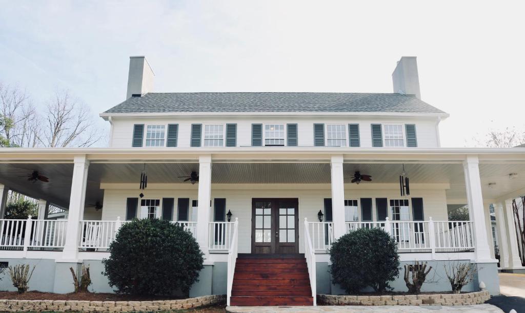 Dahlonega Resort and Vineyard image