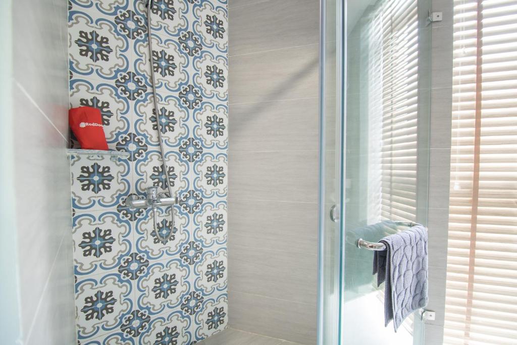 RedDoorz @ Hoang Cau Street