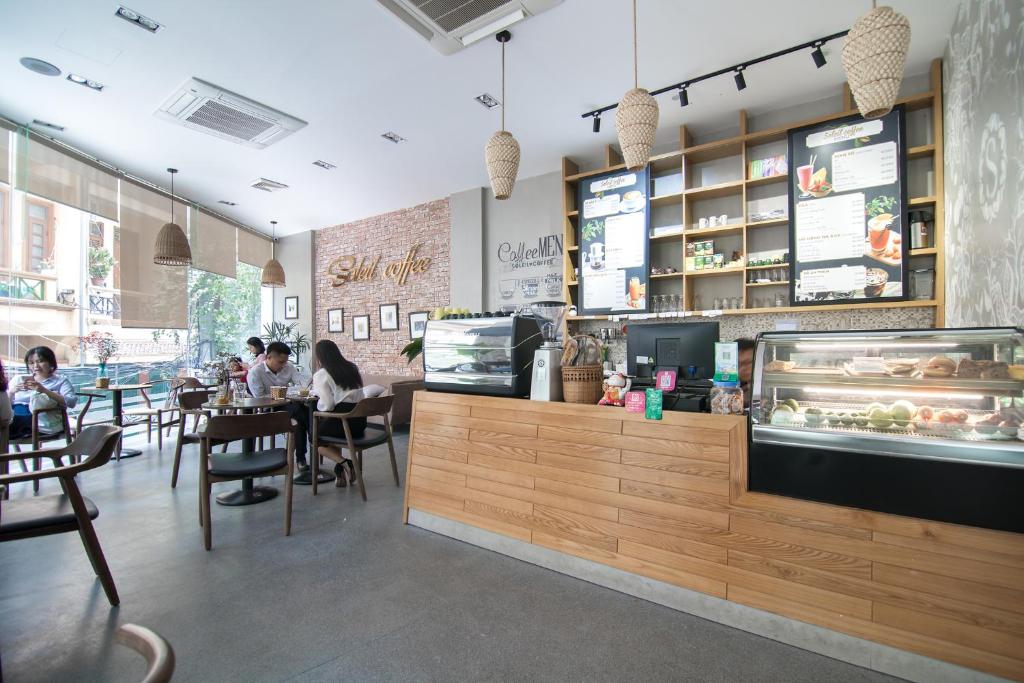 RedDoorz @ Hoang Cau Street