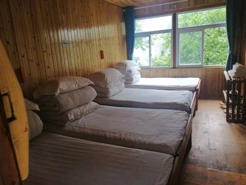 Четырехместный (Четырехместный номер с видом на горы), Walnut Garden Youth Hostel