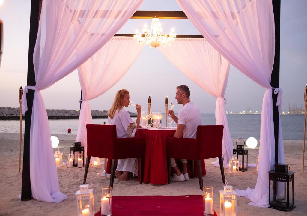 {
  "en-gb": "JA Palm Tree Court, Dubai"
} photo 3