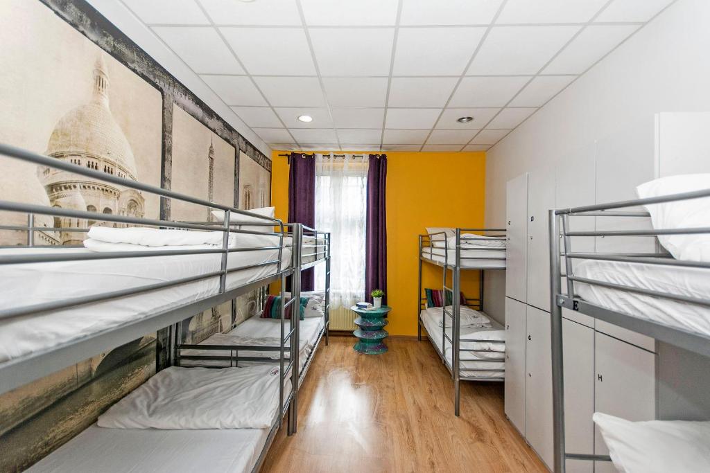 Номер (Кровать в общем 8-местном номере), 3City Hostel