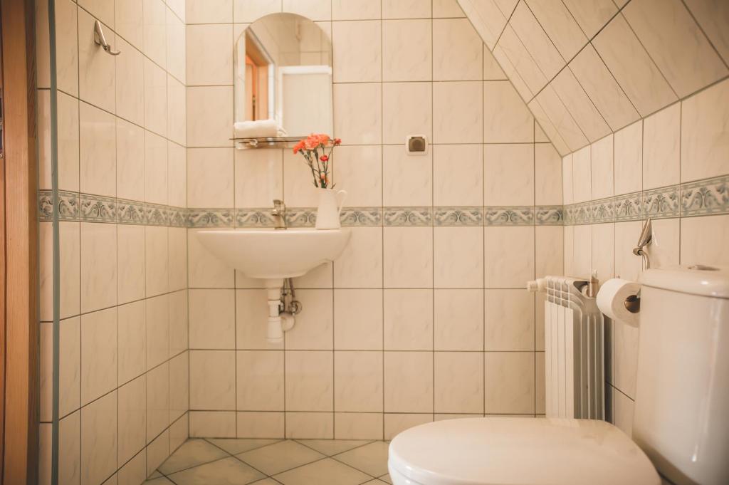 Четырехместный (Четырехместный номер с балконом), Pokoje gościnne Gobo