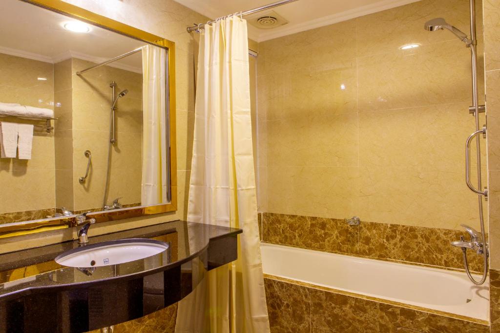 Двухместный (Двухместный номер Супер Делюкс с 1 кроватью), Huong Sen Hotel