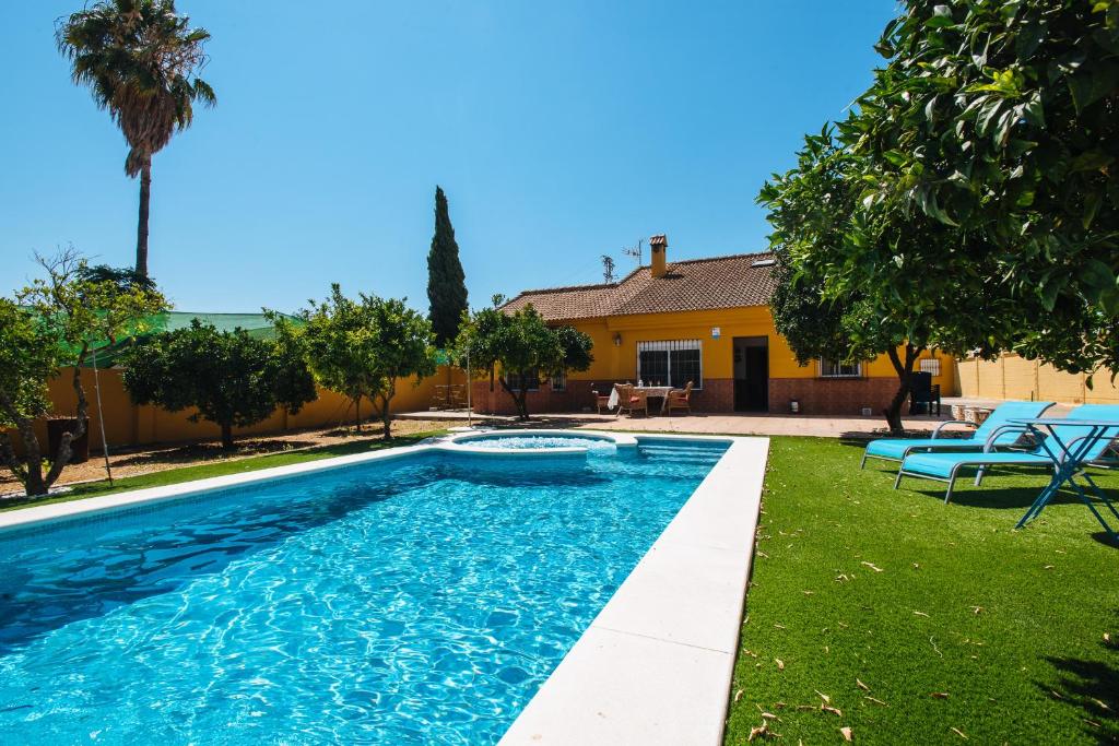 Villa Oasis Los Naranjos con jacuzzi 15 min Sevilla photo 1