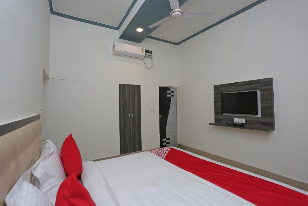 Трехместный (Классический трехместный номер), OYO 37555 Bg House