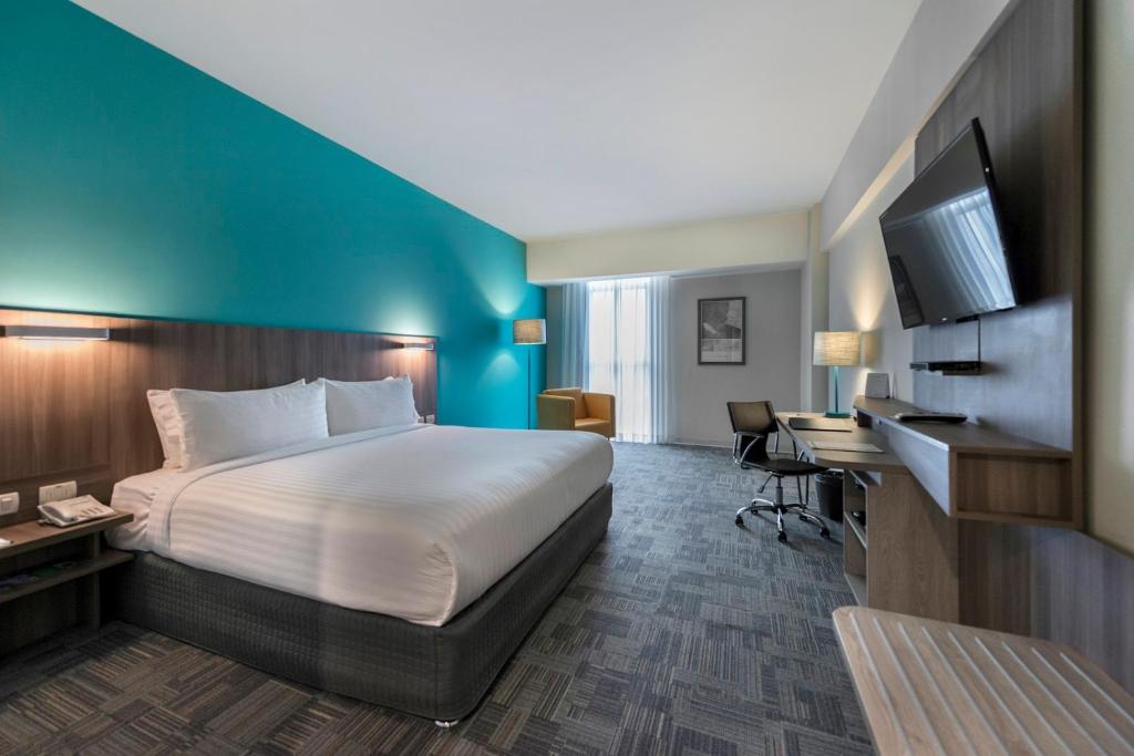 Holiday Inn - Lima Airport, an IHG Hotel photo 1