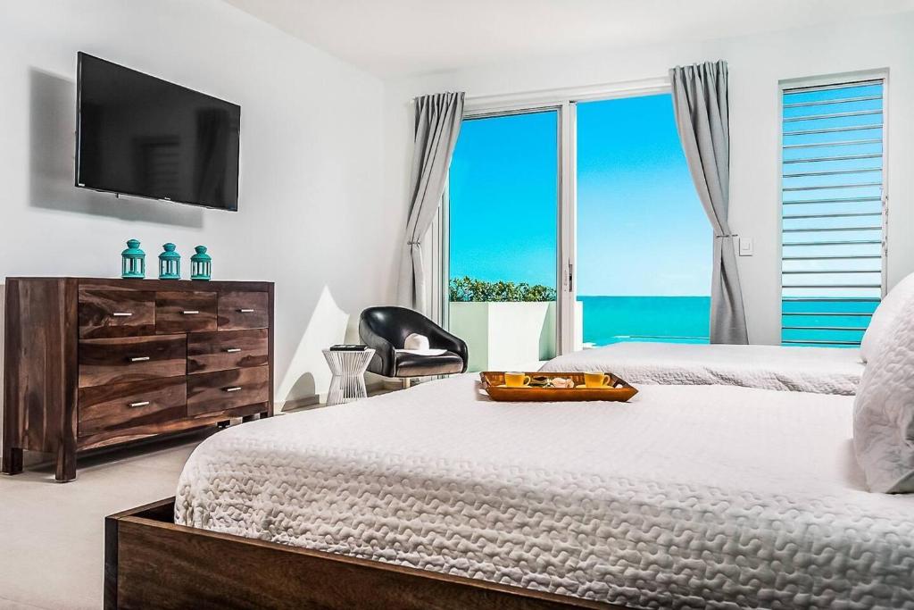 Luxury Oceanfront Villa Delivers Mind Blowing Views, Direct Access To The Ocean photo 4