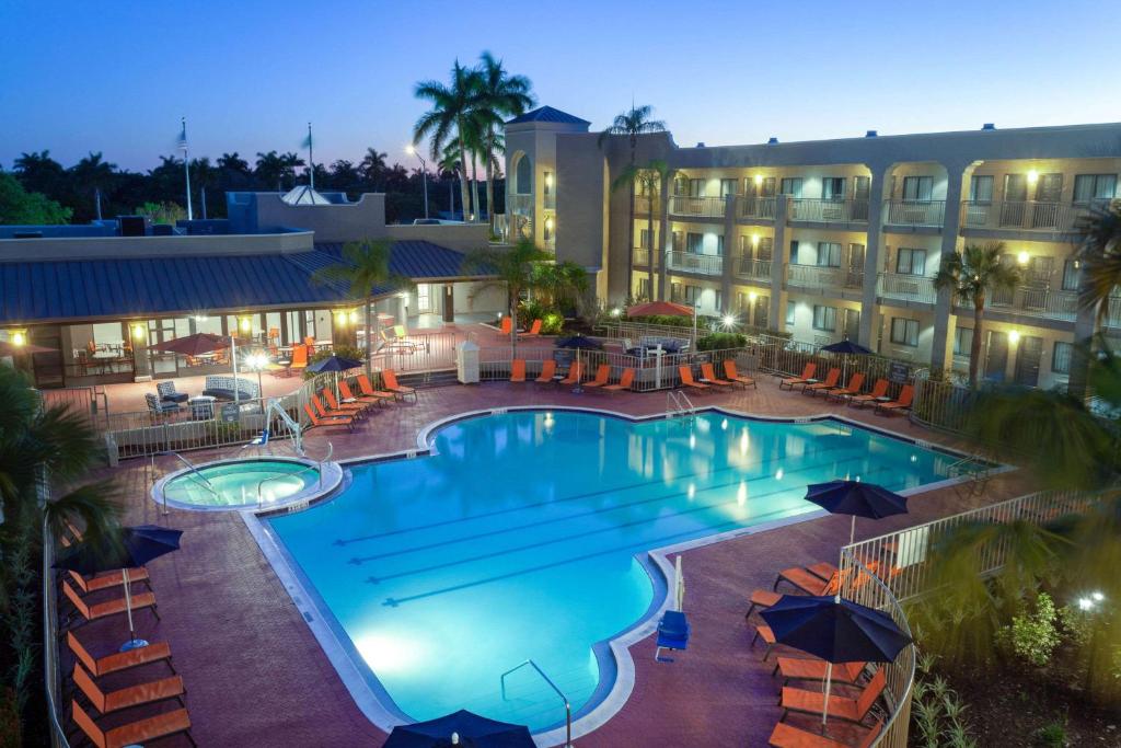 La Quinta by Wyndham Ft. Myers - Sanibel Gateway photo 2
