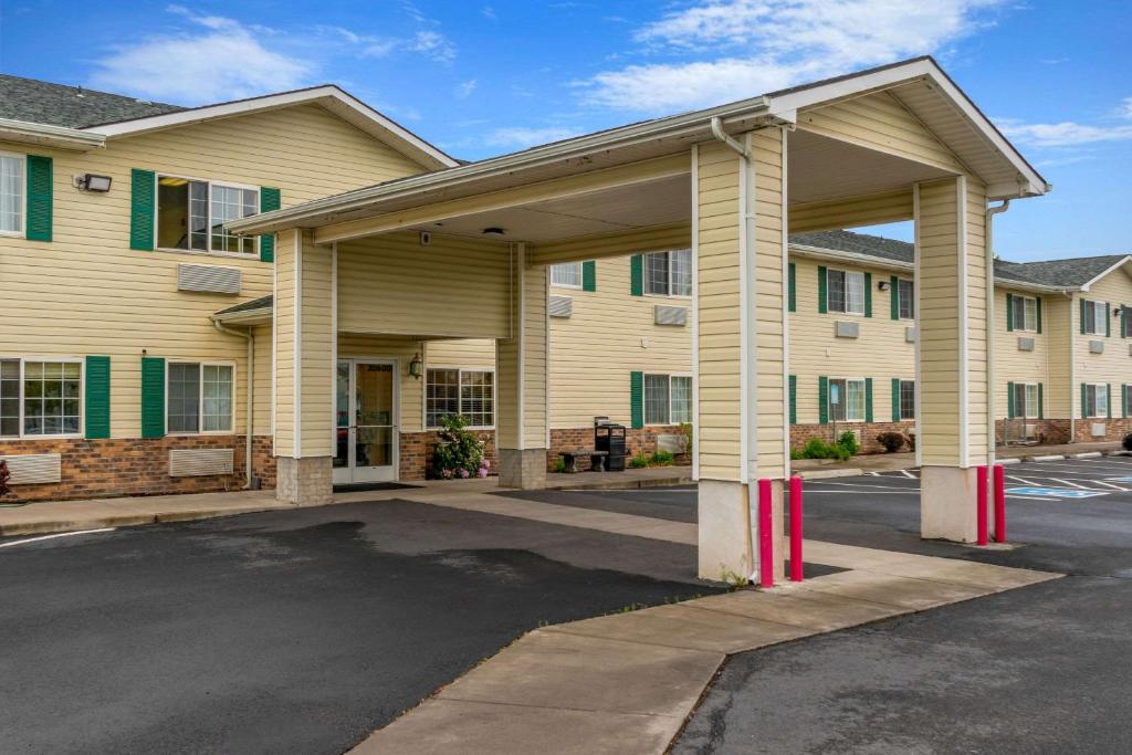 Quality Inn image