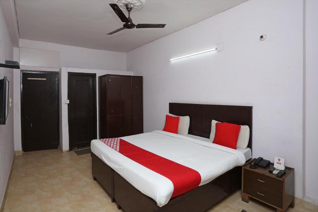 Трехместный (Классический трехместный номер), OYO 9534 Hotel Heights