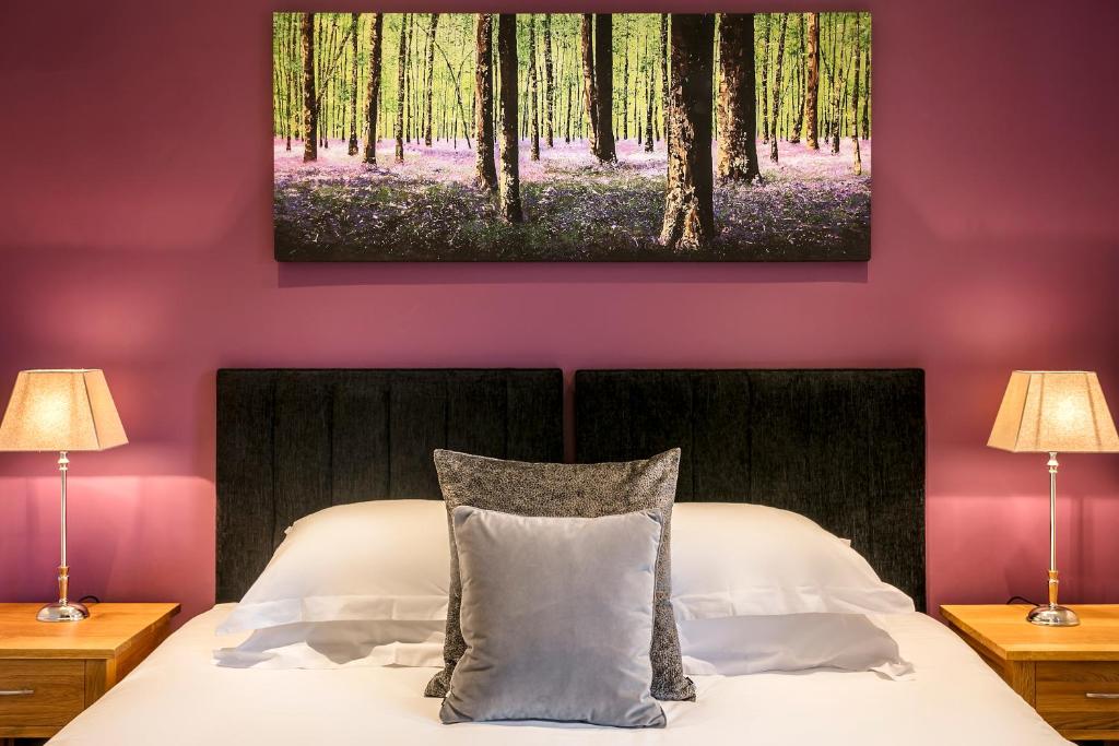 The Lodge Rooms @ Carus Green - Tap to explore photos