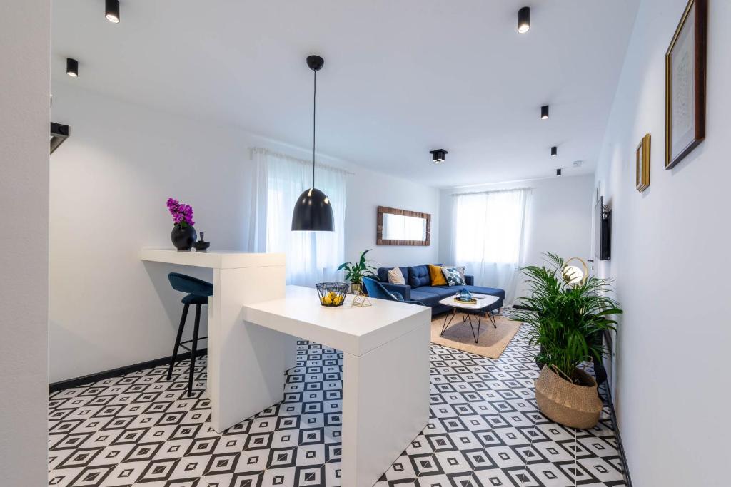 Sun and stone apartment photo 1