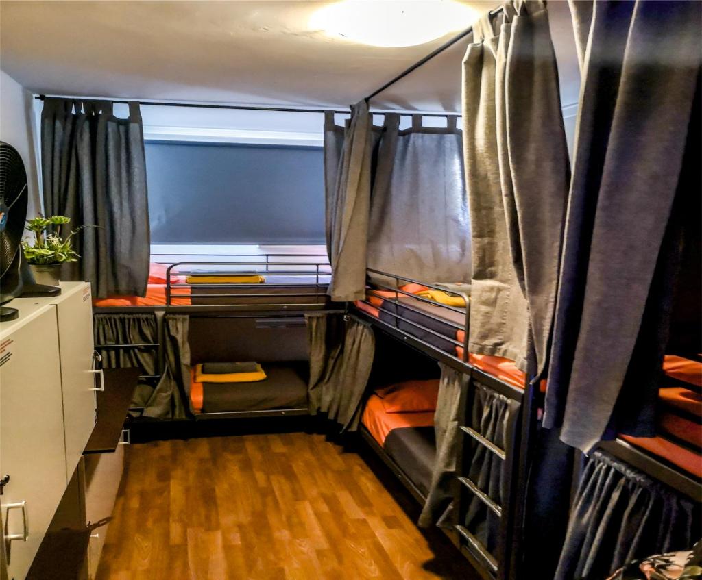 Номер (Кровать в общем 6-местном номере для мужчин и женщин), Live Lisboa Hostel