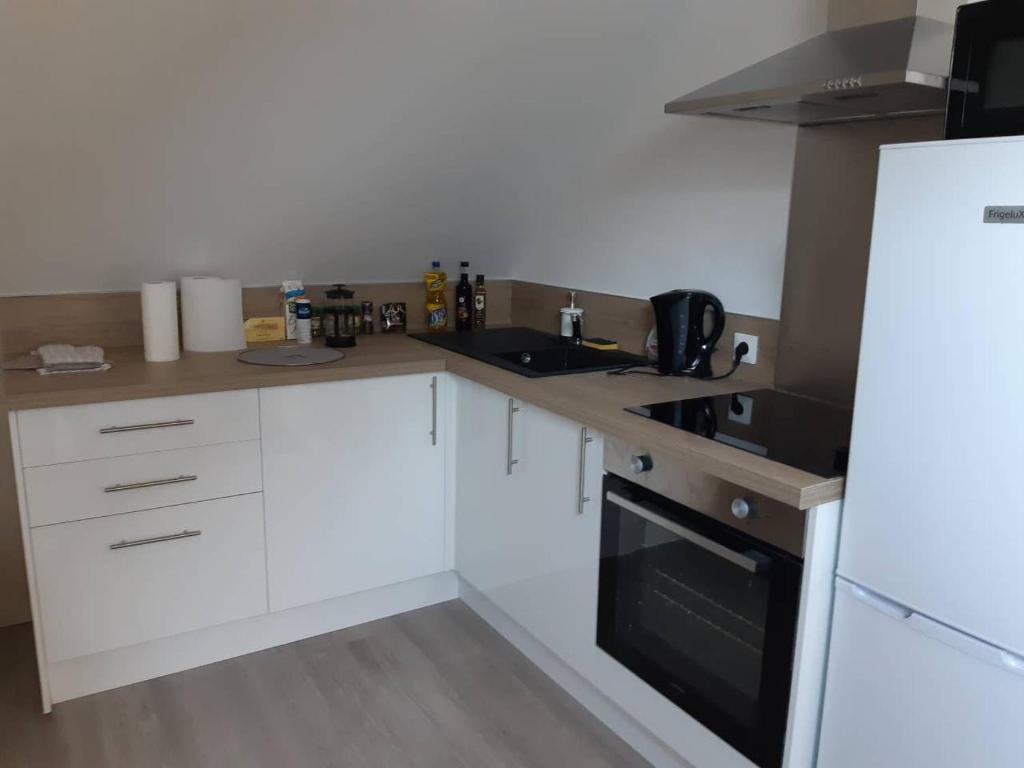 Elbeuf F2 Sweet Home combles NETFLIX WIFI photo 1