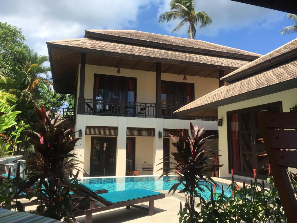 Large 4 bed villa short walk to Maenam beach photo 1